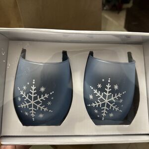 TABLETOPS GALLERY 2 PIECE BLUE SNOWFLAKE STEMLESS WINE GLASS SET 19 oz Each
